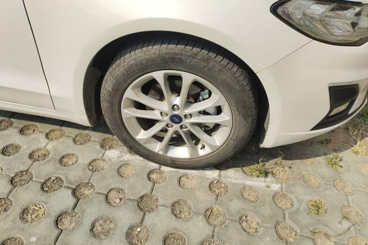 Used Ford Mondeo 2020 EcoBoost 180 Stylish Model Right Front Wheel Hub