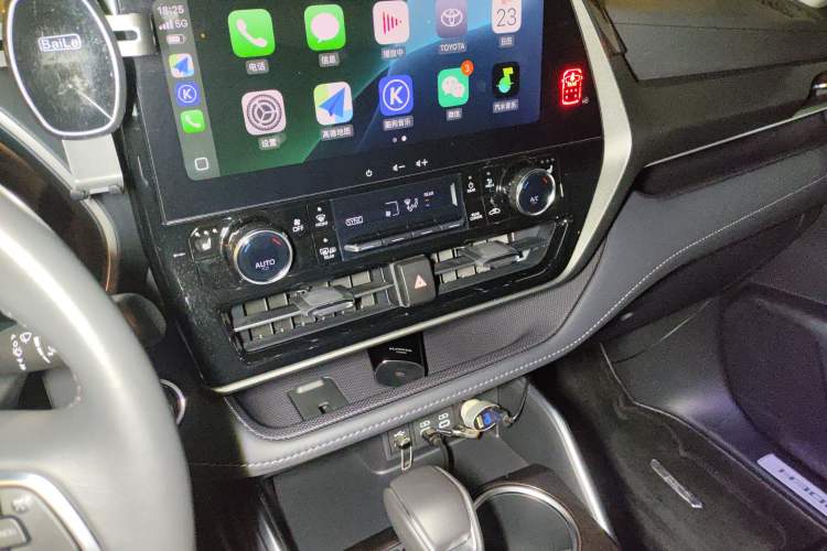 Used Toyota Highlander 2024 2.5L Smart Electric Hybrid Dual-Engine Four-Wheel Drive Prestige Version – 7 Seats Audio And AC Panel