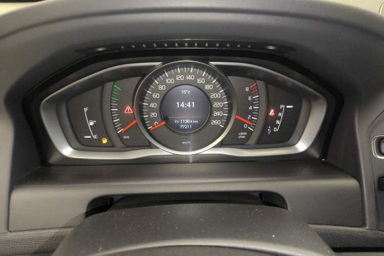 Used Volvo XC60 2015 T5 Smart Upgrade Model Odometer Close Up