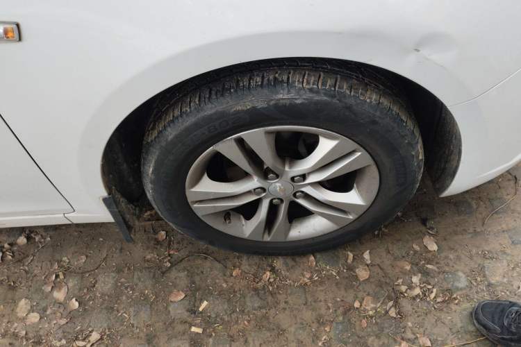 Used Chevrolet Cruze 2015 1.5L Classic SE MT Right Front Wheel Hub