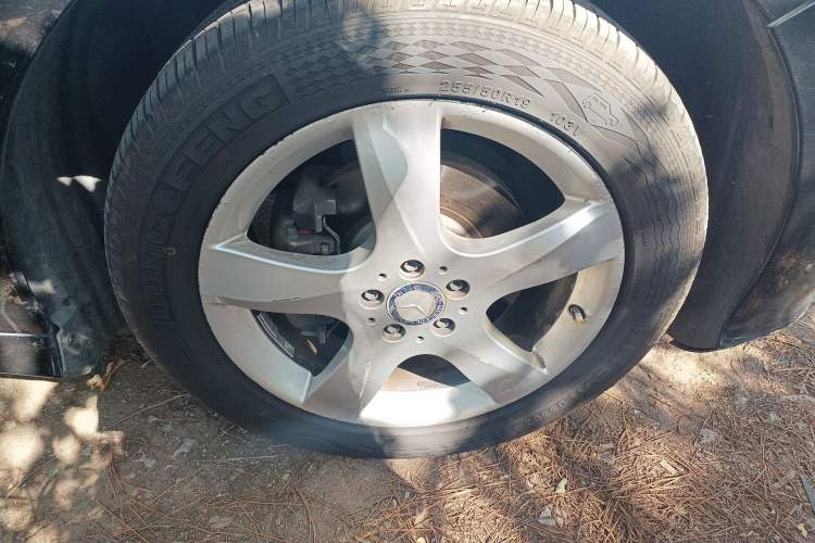 Used Mercedes-Benz R-Class 2014 R 320 4MATIC Luxury Model Right Front Wheel Hub