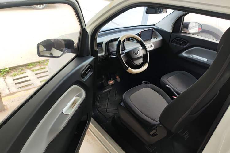 Used Wuling Hongguang MINIEV 2020 Freedom Version Lithium Iron Phosphate Driver Seat