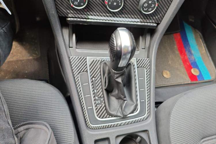 Used Volkswagen Golf 2018 1.6L Automatic Comfort Model Gear Lever