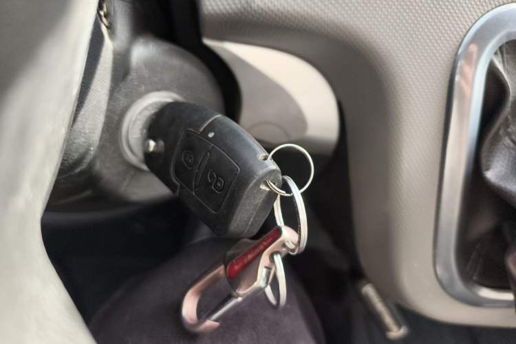 Used Foton Scenic G7 2022 2.4L Gasoline Commercial Version Short Wheelbase High-Roof Van 2 Seats Model 4K22D4M Vehicle Key