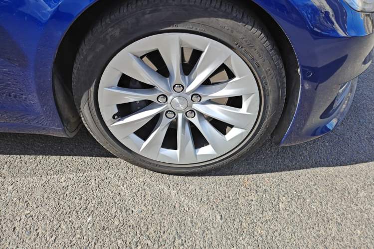 Used Tesla Model S 2017 S 75D Standard Range Edition Right Front Wheel Hub