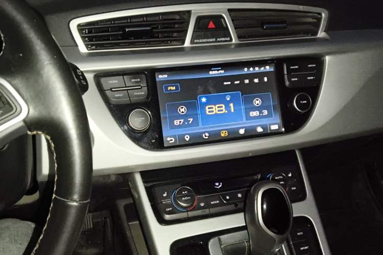 Used Geely Auto Emgrand X7 Sport 2016 1.8TD Automatic All-Wheel-Drive ZhiZun Edition Audio And AC Panel