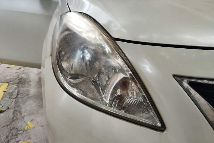 Used Nissan Sunny 2011 1.5XE CVT Comfort Edition Right Front Headlight