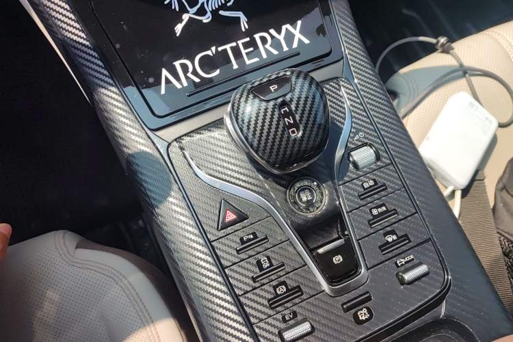 Used BYD Qin PLUS 2024 HONOR Edition DM-i 55KM Leading Model Gear Lever