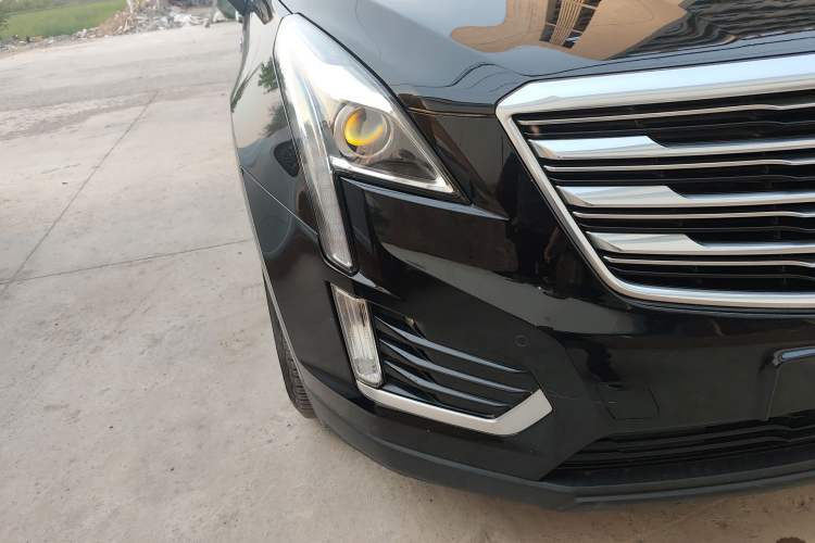 Used Cadillac XT5 2018 25T Luxury Model Right Front Headlight