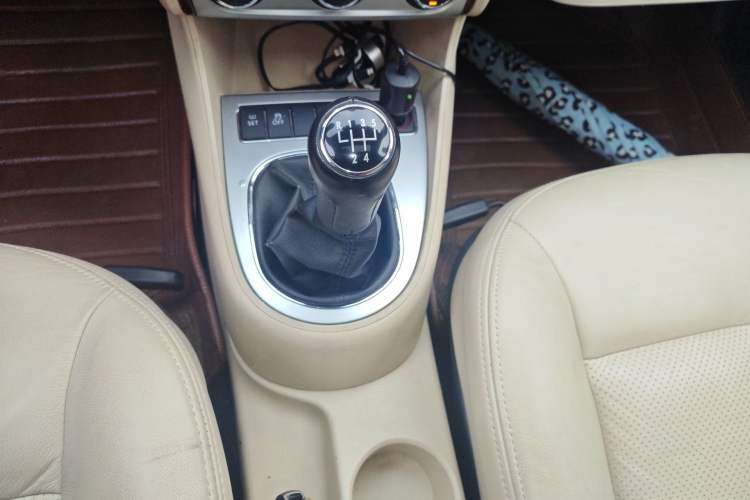 Used Volkswagen Lavida 2011 1.4 TSI Manual Prestige Edition Gear Lever