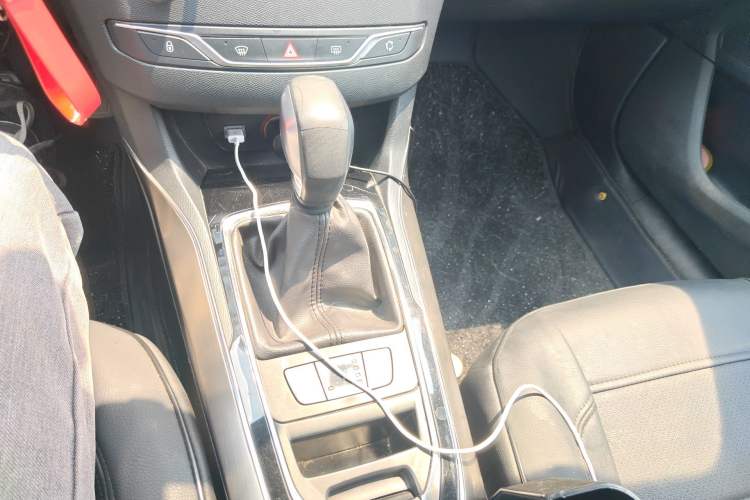 Used Peugeot 408 2016 1.6T Automatic Luxury Edition Gear Lever