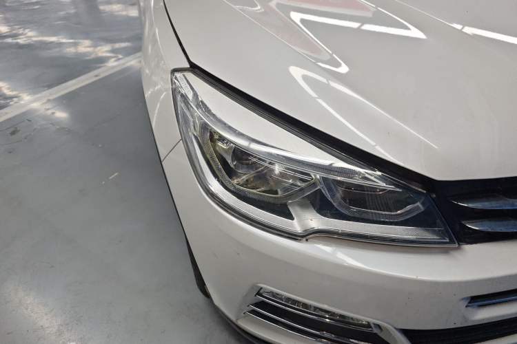 Used Hanteng X7 2016 1.5T Manual Luxury Version Right Front Headlight