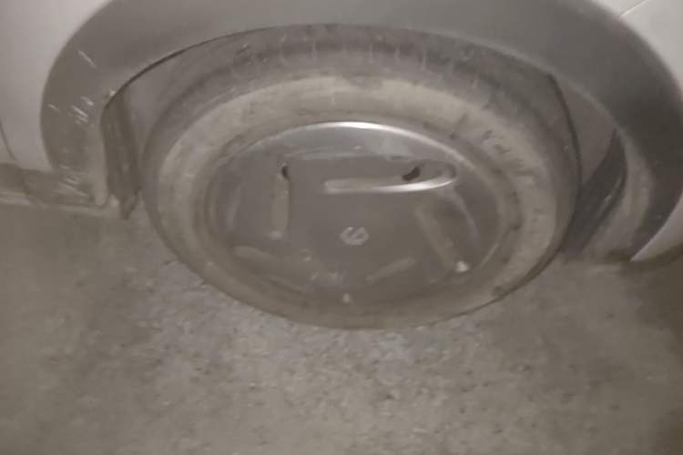 Used Leapmotor T03 2023 200 Lite Edition Right Front Wheel Hub