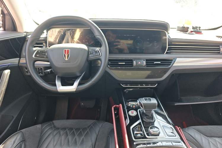 Used Hongqi HS5 2022 Facelifted Version 2.0T Smart Connect Flagship All-Wheel-Drive Edition Center Console