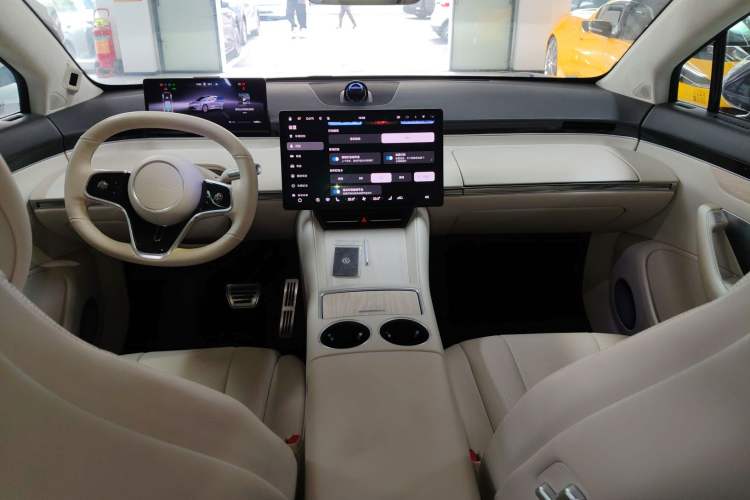 Used Hima Luxeed R7 2024 All-Electric 736 km Ultra Center Console