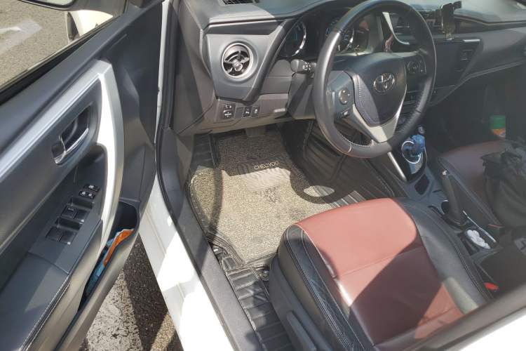 Used Toyota Corolla 2018 Dual-Engine 1.8L E-CVT Smart Edition
