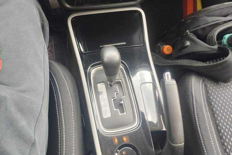 Used Mitsubishi Outlander 2020 2.0L Two-Wheel Drive Comfort Edition 5 Seats Gear Lever