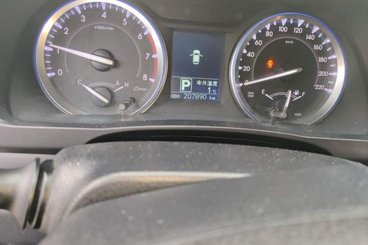 Used Toyota Highlander 2015 2.0T Four-Wheel Drive Luxury Edition 7-Seater Odometer Close Up