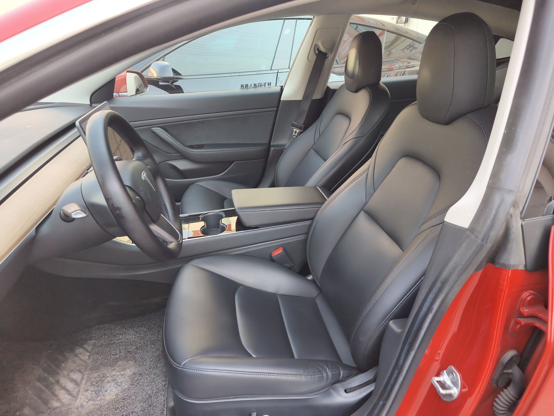 Переднее сиденье в автомобиле