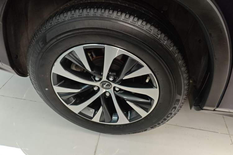 Used Lexus RX 2020 300 Two-Wheel Drive Elite Edition China VI Standard Right Rear Wheel Hub