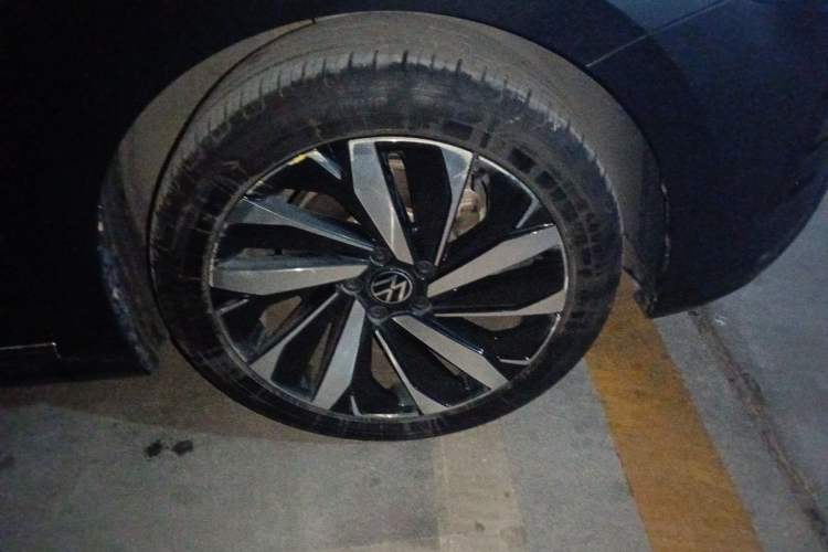 Used Volkswagen Passat 2022 330TSI Luxury Edition Right Front Wheel Hub