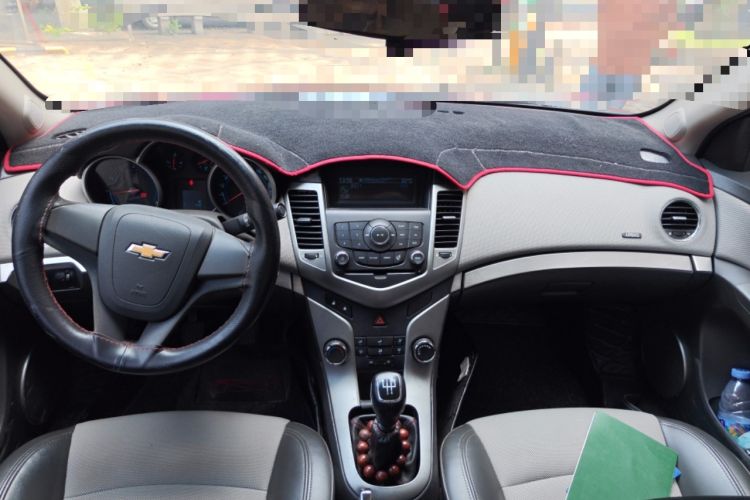 Used Chevrolet Cruze 2013 1.6L SE WTCC Edition MT Center Console