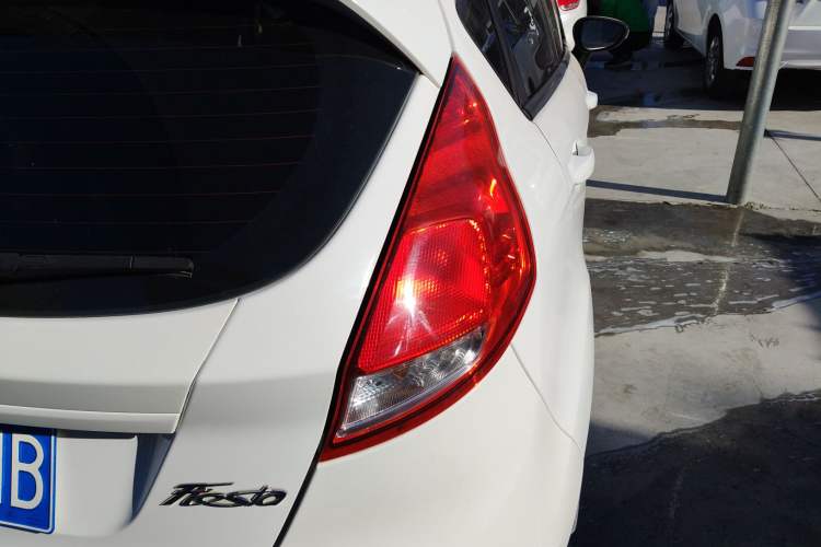 Used Ford Fiesta 2013 Hatchback 1.5L Automatic Fashion Edition Exterior 3