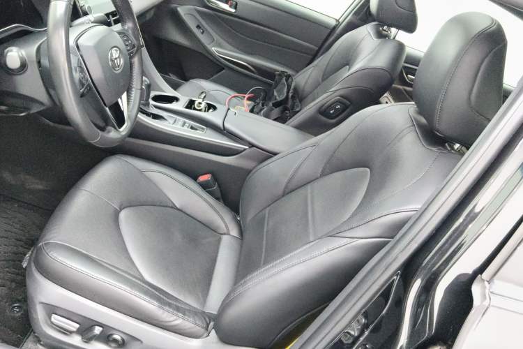 Used Toyota Avalon 2019 Dual-Engine 2.5L Luxury Edition China VI Standard