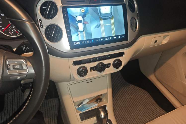 Used Volkswagen Tiguan 2016 300TSI Automatic Two-Wheel Drive Comfort Edition Audio And AC Panel