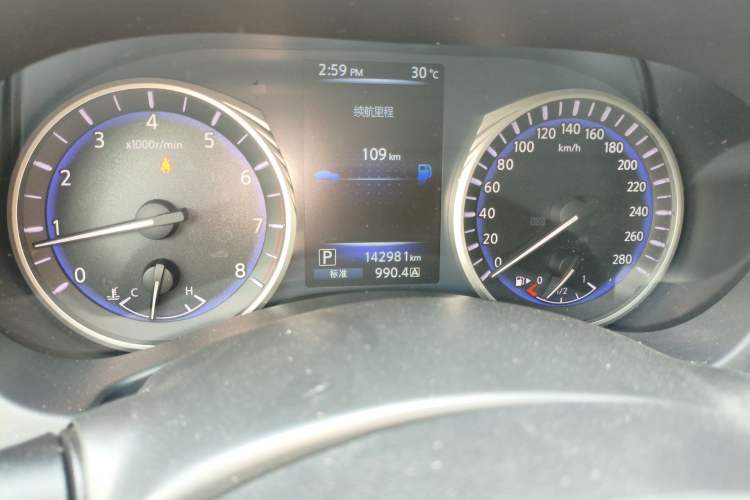 Used Infiniti Q50L 2015 2.0T Enjoyment Edition Odometer Close Up