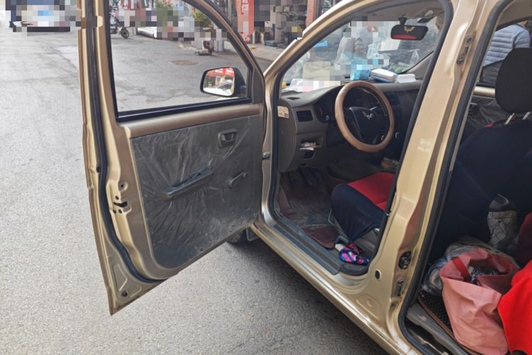 Used Wuling Rongguang V 2016 1.5L Practical Version Driver Seat