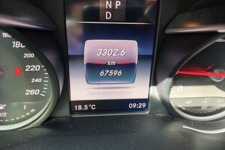 Used Mercedes-Benz C-Class 2017 Restyled C 180 L Fashion Edition Sport Version Odometer Close Up