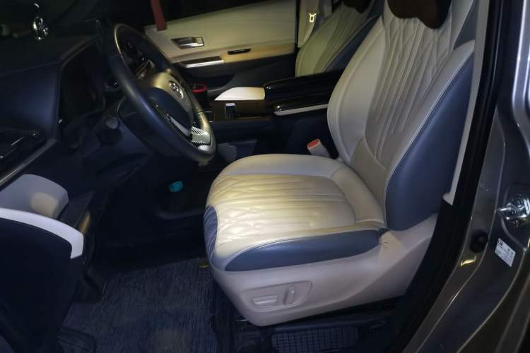 Used Toyota Granvia 2023 2.5L Hybrid Prestige PLUS Edition Left Front Seat