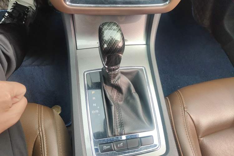 Used Roewe i6 2017 20T Automatic Internet ZhiZun Edition