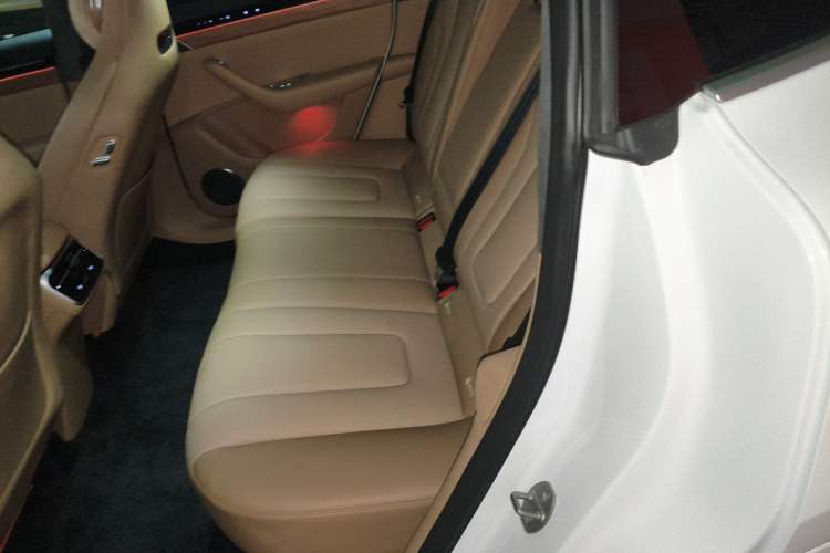 Used Hima Luxeed R7 2025 Extended-Range 251km Pro Left Rear Seat