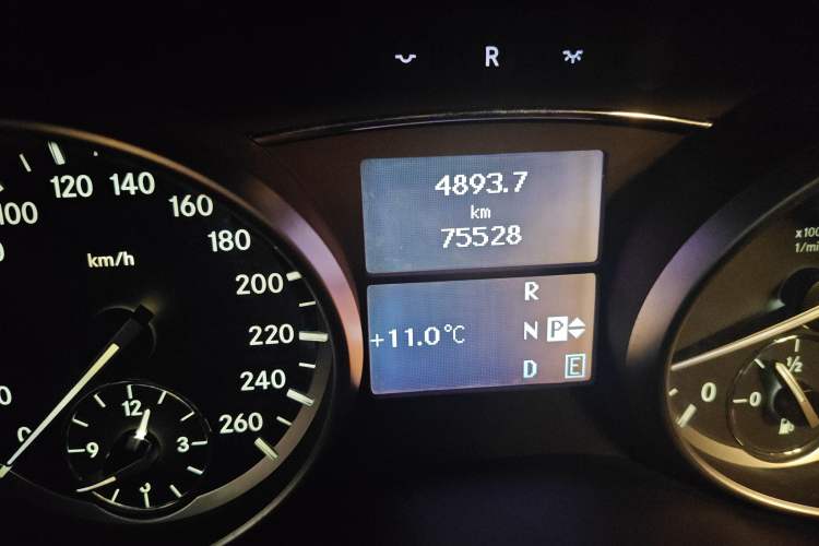 Used Mercedes-Benz R-Class 2014 R 320 4MATIC Business Model