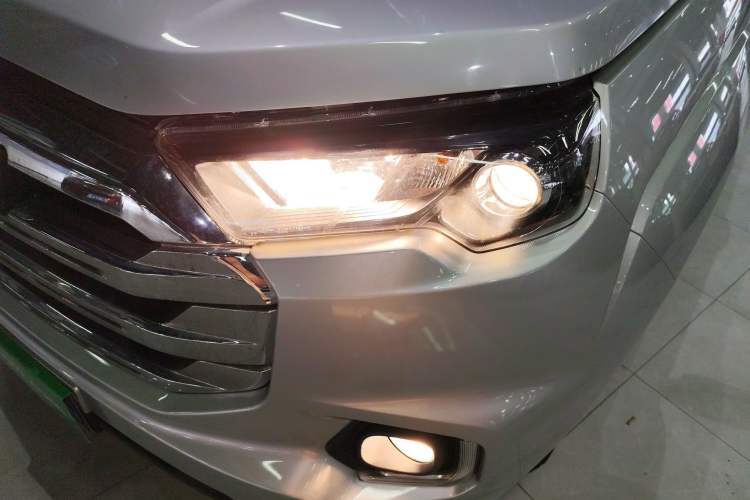 Used JMC Yuhu 7 2022 2.0T Manual Diesel Two-Wheel Drive Comfort Version Standard Wheelbase
