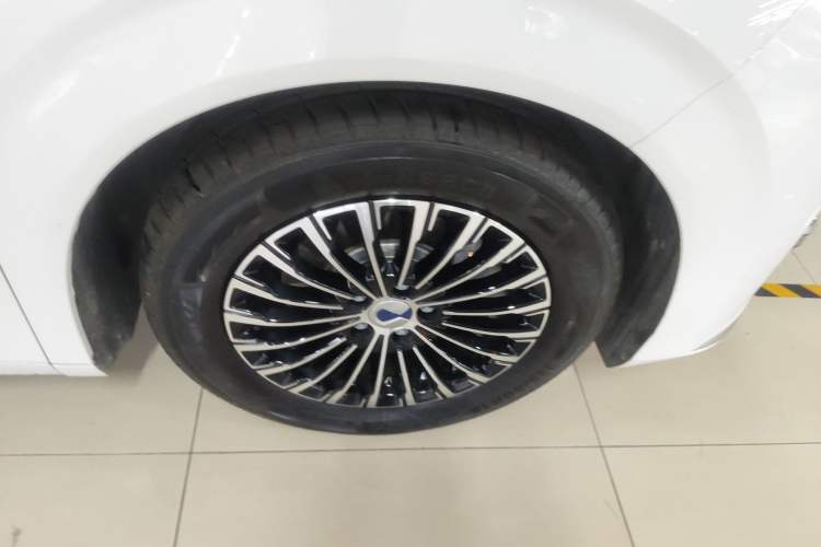 Used Denza D9 2024 DM-i 970 Luxury Model
