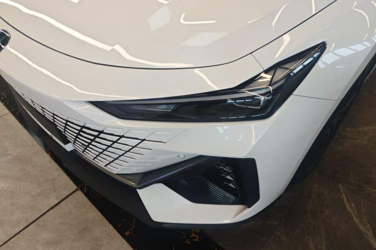 Used CHANGAN UNI-V 2023 1.5T Premium Model Left Front Headlight