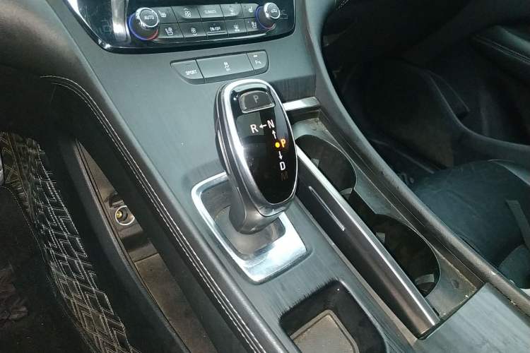 Used Buick LaCrosse 2016 20T Elite Edition Gear Lever