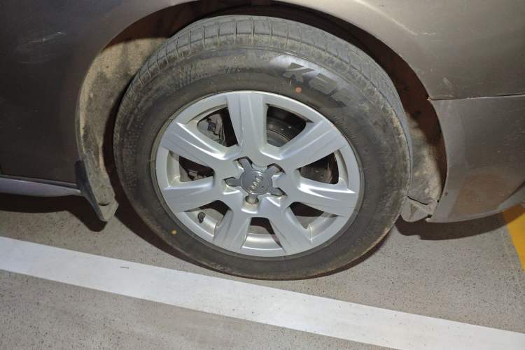 Used Audi A4L 2012 2.0 TFSI automatic standard version