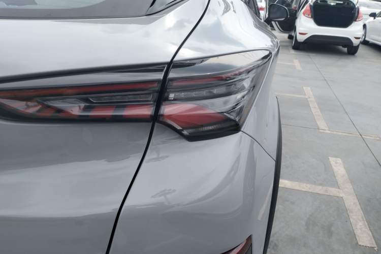 Used CHANGAN UNI-T 2020 1.5T Prestige Version Exterior 3