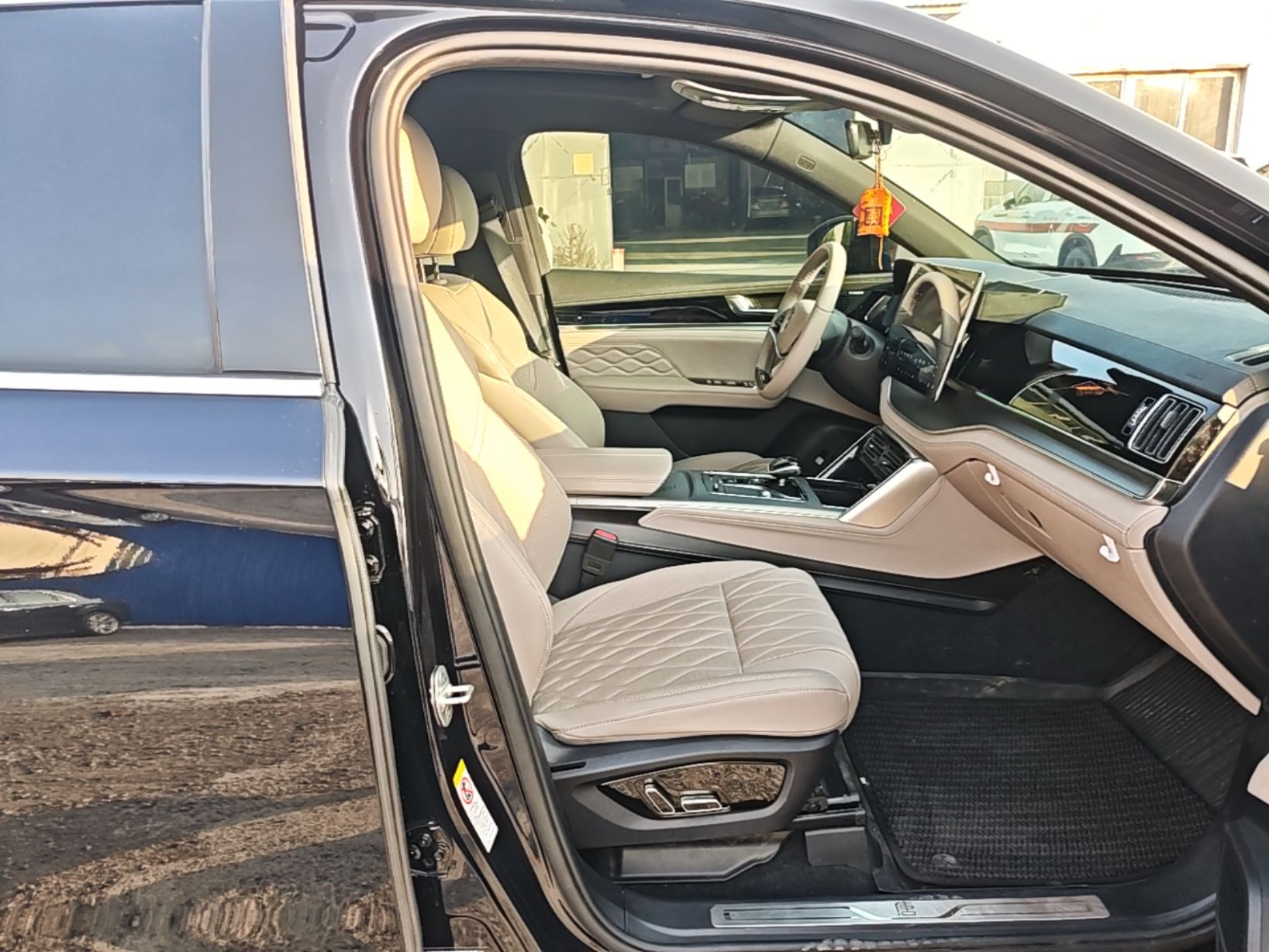 BYD Tang New Energy 2024 DM-p Glory Edition 215KM All-Wheel-Drive Premium Model — снимка 19