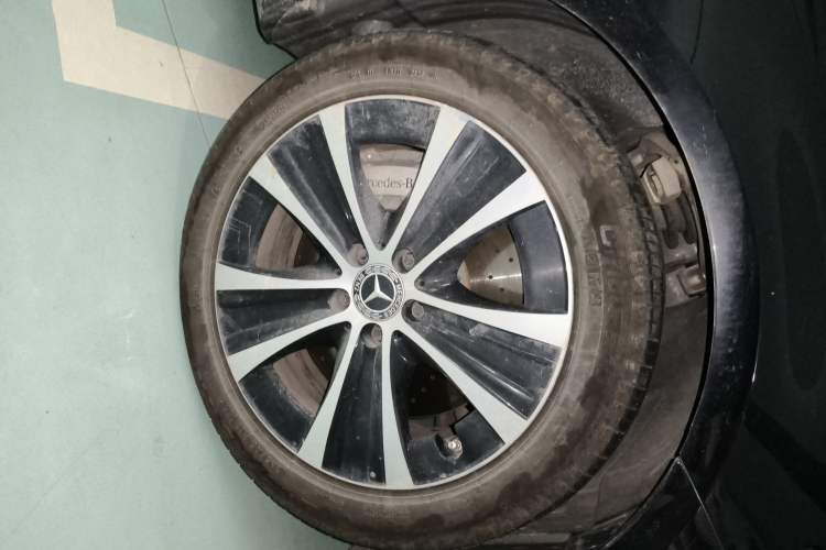 Used Mercedes-Benz E-Class New Energy 2022 Second Facelift E 350 e L Plug-in Hybrid Sports Sedan Right Front Wheel Hub