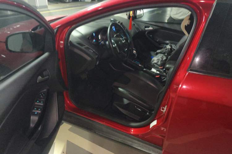 Used Ford Focus 2012 Sedan 1.6L Automatic Fashion Edition Left Front Seat