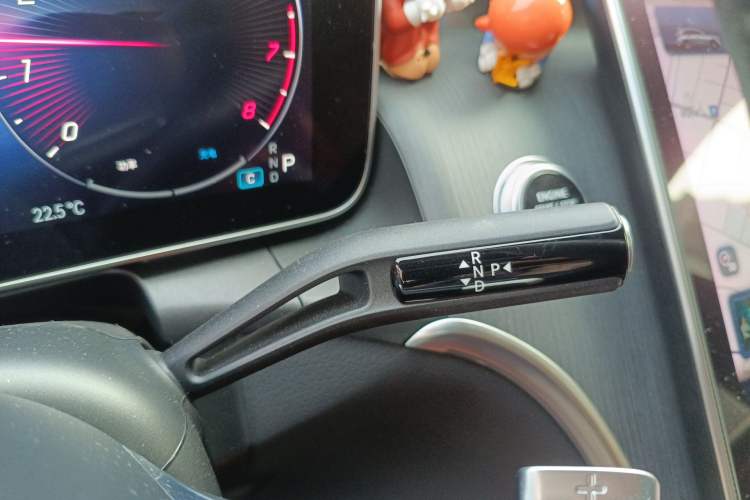 Used Mercedes-Benz GLC 2023 GLC 260 L 4MATIC Luxury Model 5 Seats Gear Lever