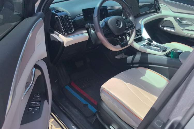 Used BYD Song Pro New Energy 2024 HONOR Edition DM-i 71KM Leading Model Driver Seat