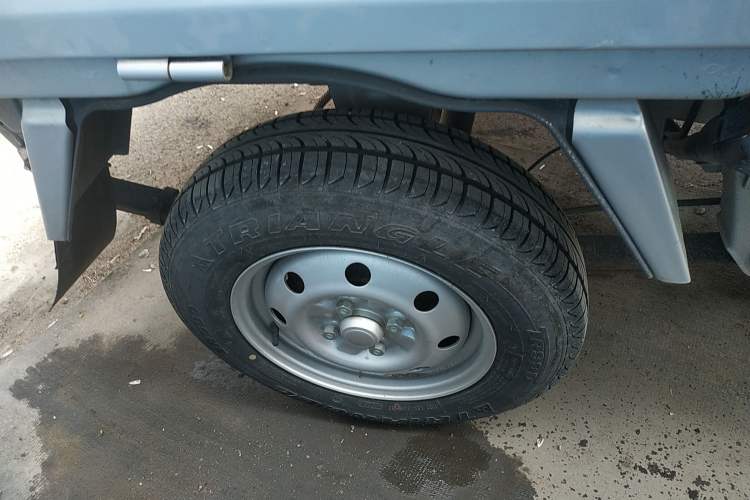 Used Wuling Zhiguang Small Truck 2023 1.5L Double-Cab LAR Right Rear Wheel Hub