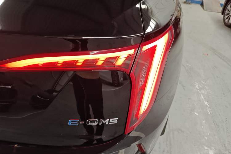 Used Hongqi E-QM5 2022 431 km Charge & Enjoy Edition Exterior 3