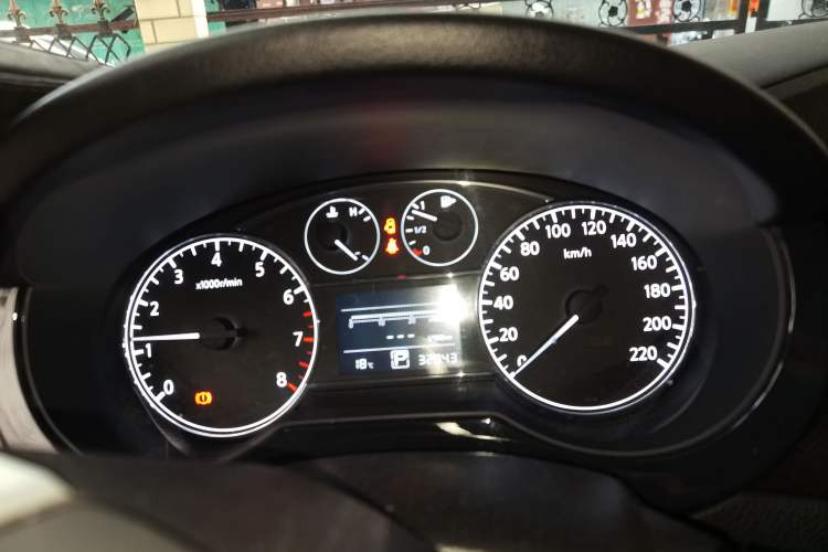 Used Nissan Tiida 2014 1.6L CVT Cool Cafe Edition